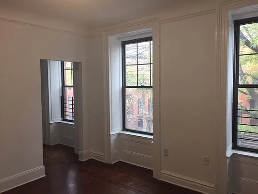 Rented by Alexander Bilu, LREB | media 41