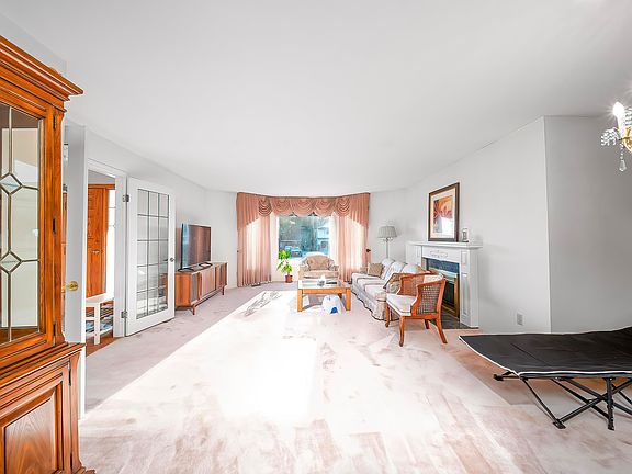 5th image of 4837 8a Ave