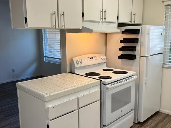 Port Au Fina (Saratoga Ave.), 5055 Saratoga Ave #4, San Diego, CA 92107