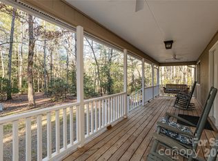55 English Ivy Ln, Zirconia, NC 28790