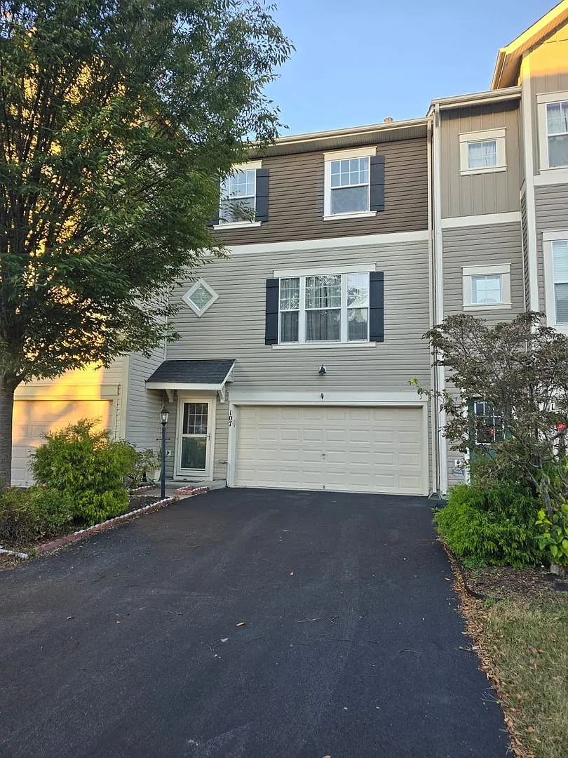 107 Dresden Ct — Photo 1