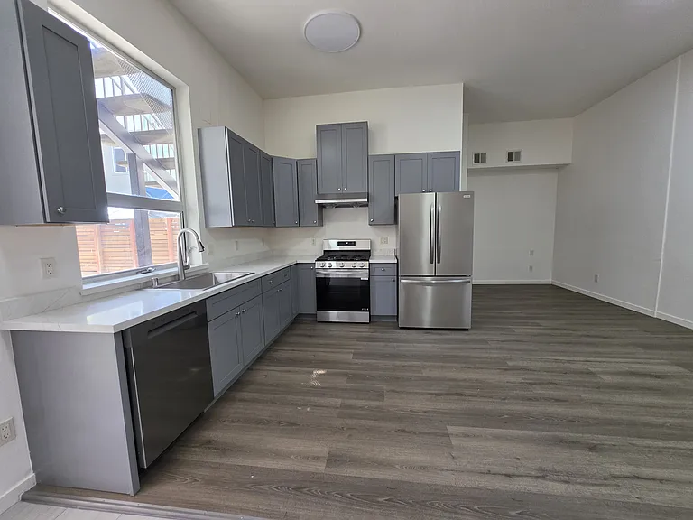 2323 Market St #B — Photo 5