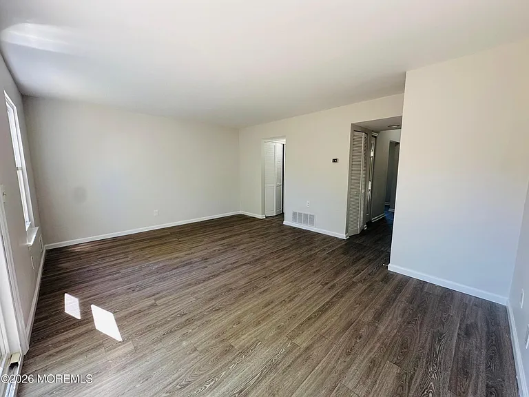 402 Woodlake Manor Dr #1000 — Photo 6