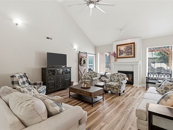 3rd image of 1309 Barberry Ln