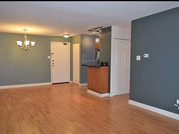 4th image of 675 Grove Dr Unit 401