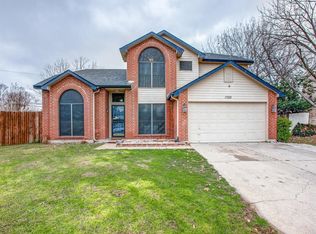 1700 Holly Spring Ct, Arlington, TX 76018