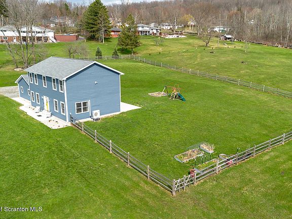 2nd image of 8 Stone Creek Ln