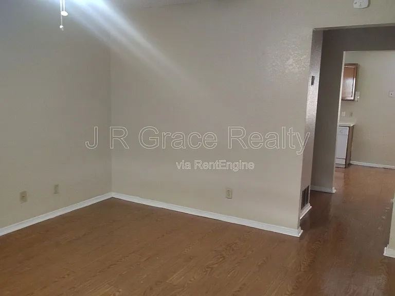 5947 Shadydell Dr — Photo 16