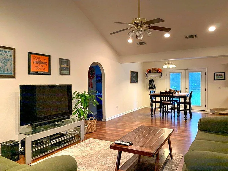 2512 Davisville Rd — Photo 2