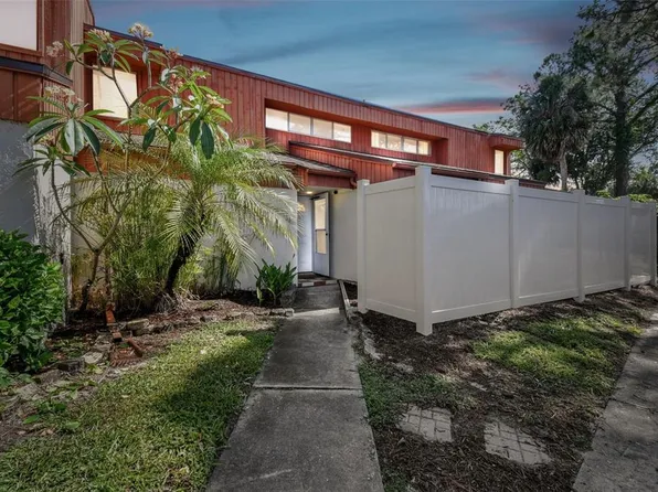2054 Sunset Point Rd APT 33, Clearwater, FL 33765