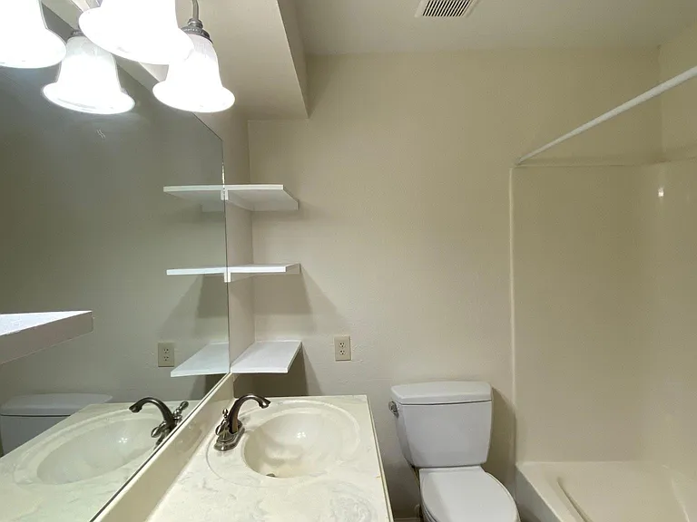 202 Liner St #B — Photo 4
