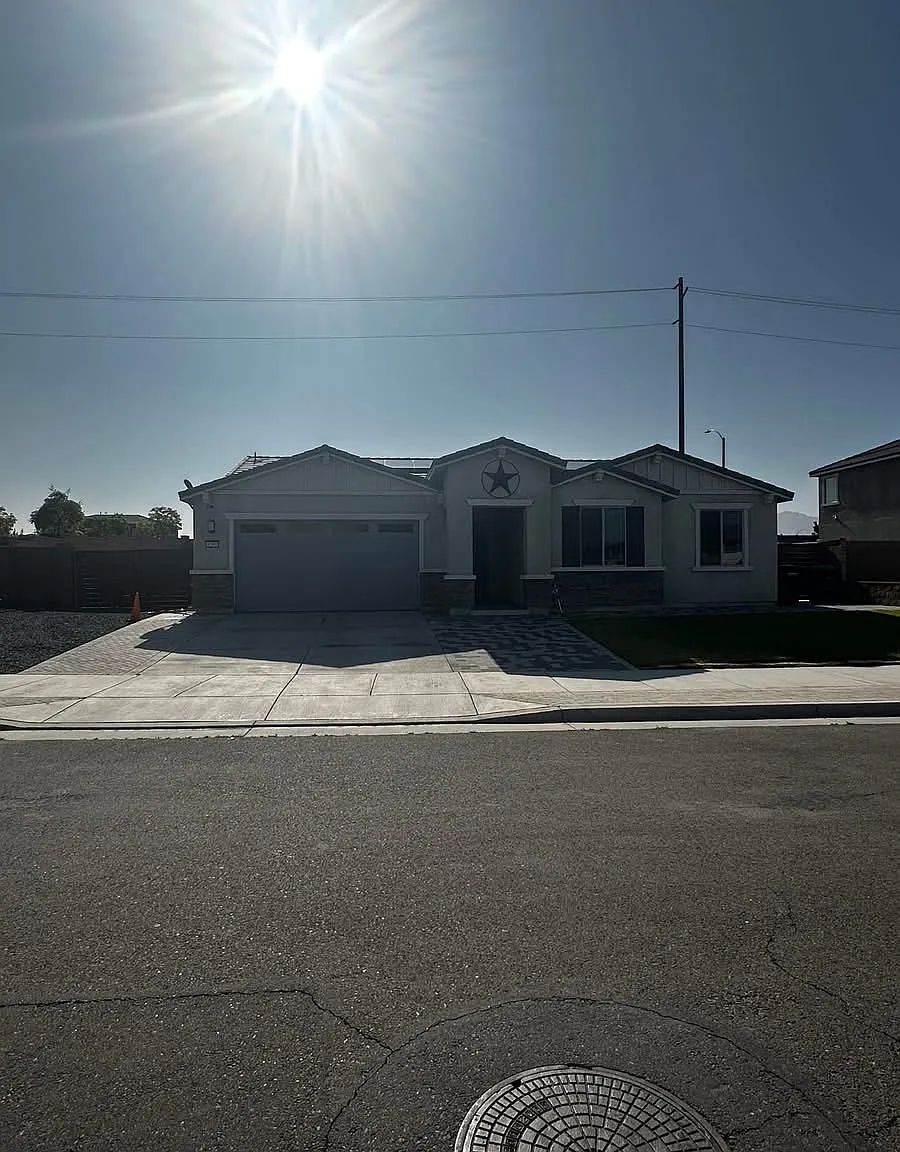 4593 Bandon Ave — Photo 1