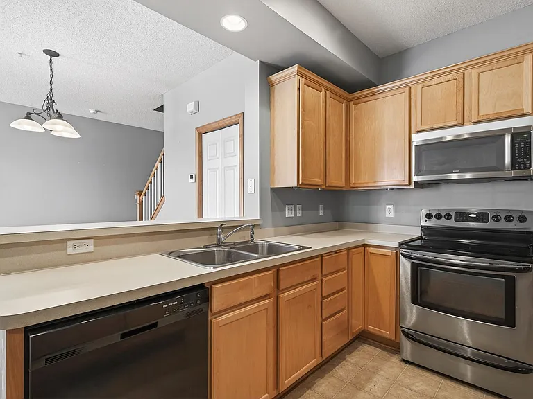 12210 Urbank St NE #B — Photo 11