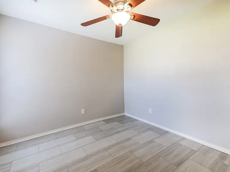 2131 Trishia Ln — Photo 14