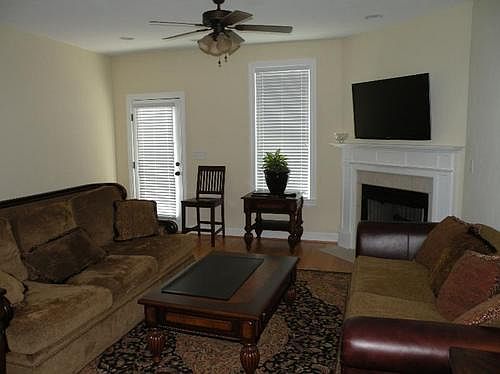 4th image of 1146 Gaston Dr