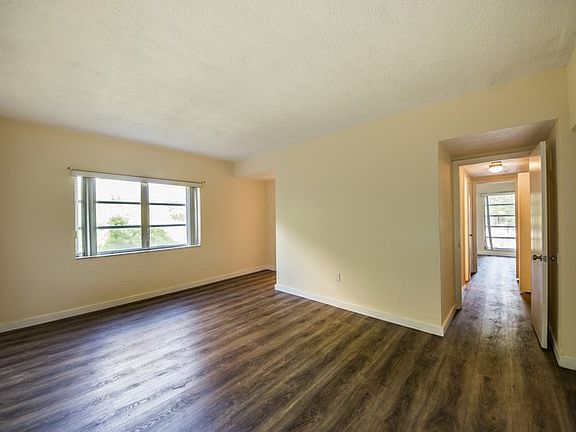 4th image of 9159 SW 77th Ave APT 212