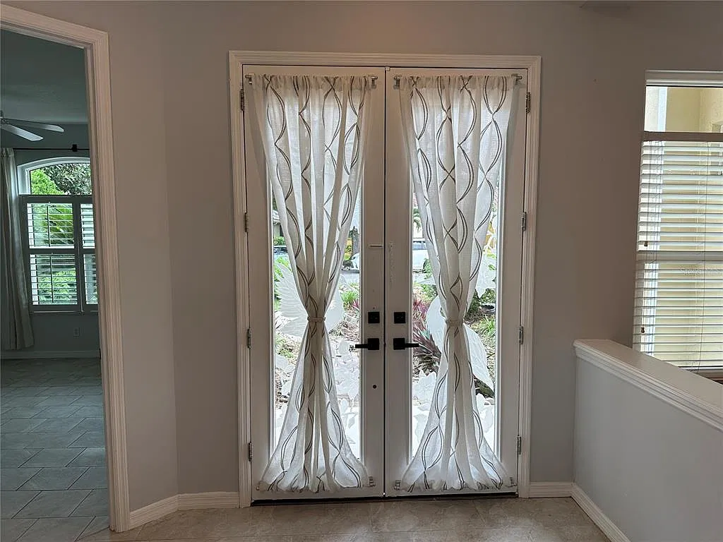 4 bed, 3.5 bath, 2747 sqft, $4,695 — Photo 3