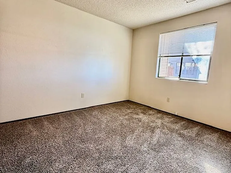 1211 W Ivy Ave — Photo 10