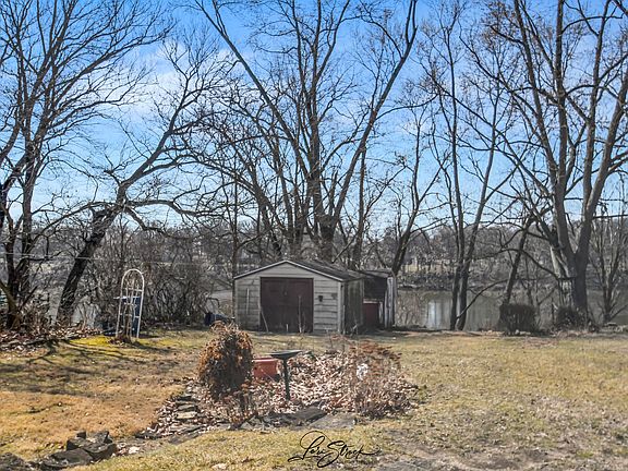 4th image of 817 N River Dr