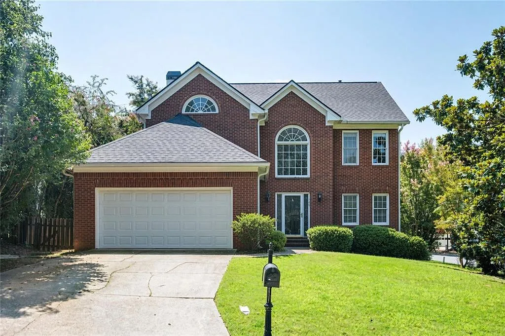 4 bed, 2.5 bath, 2088 sqft, $2,925 — Photo 1