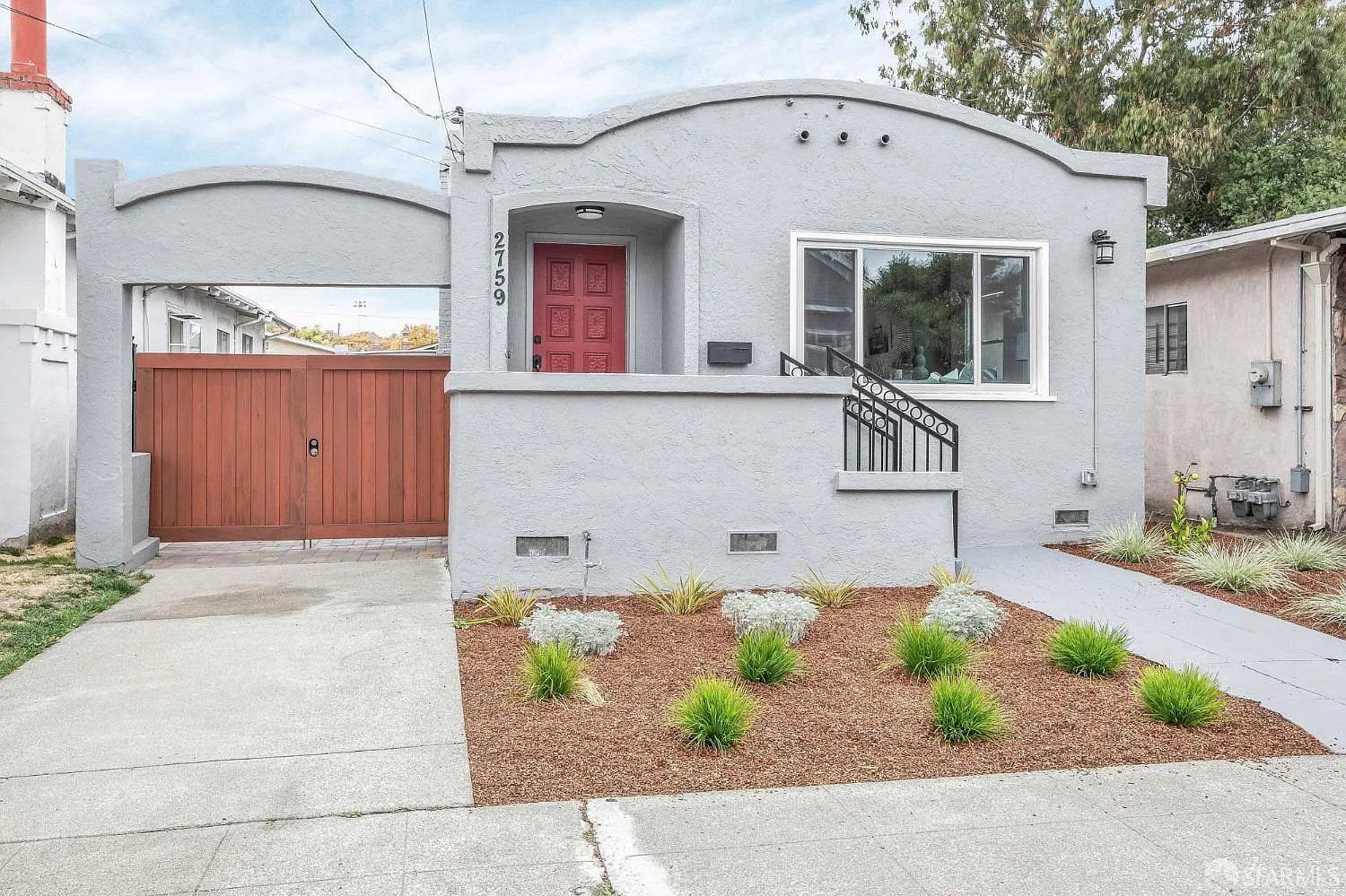2759 Wallace St photo 1