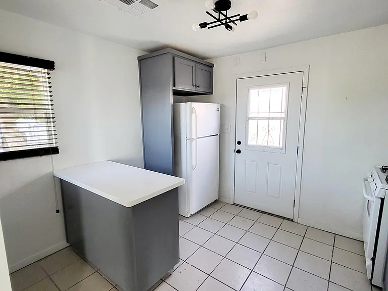 2306 S Walnut Ave — Photo 3