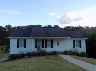 153 Hunters Run Ln, Mt Carmel, TN 37645