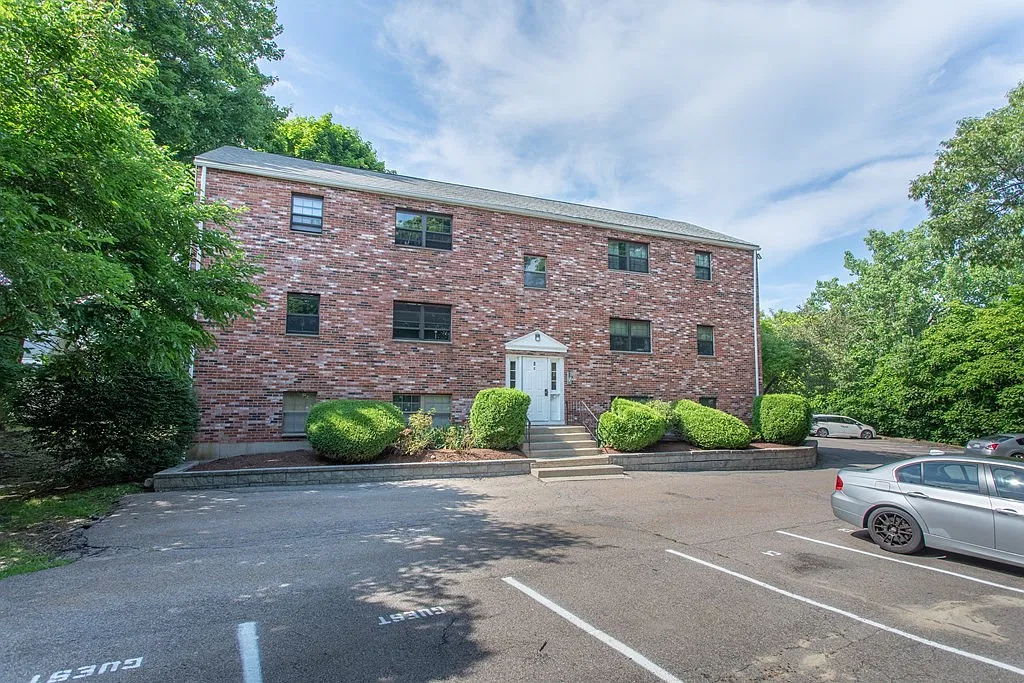 2 bed, 613 sqft, $2,000 — Photo 1