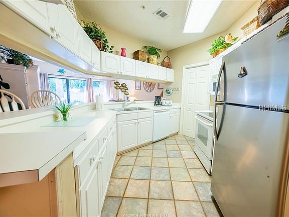5th image of 19 Lemoyne Ave APT 45