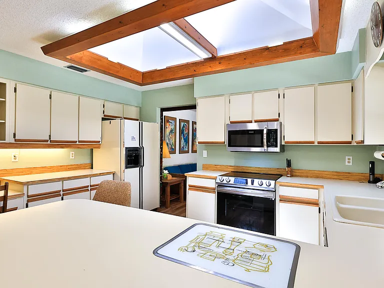 1807 Lindbergh Ln — Photo 13