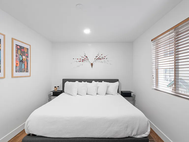 Bedroom / King Bed