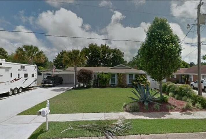 1st image of 10 Lakeview Dr