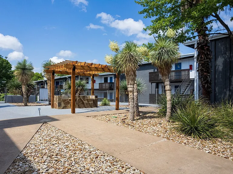 Cascade Apartments — Photo 44