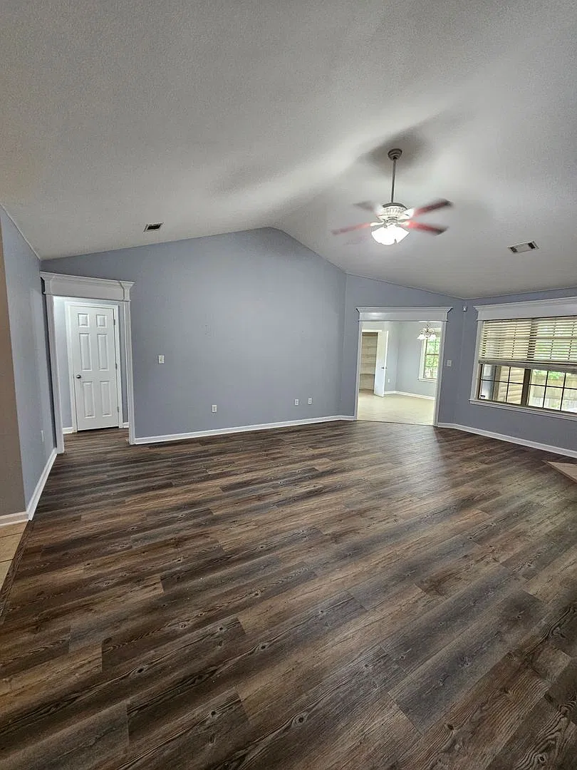 Home in Benton — Photo 3