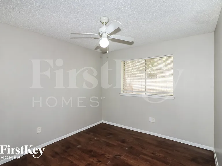 7506 Tetela Dr — Photo 15