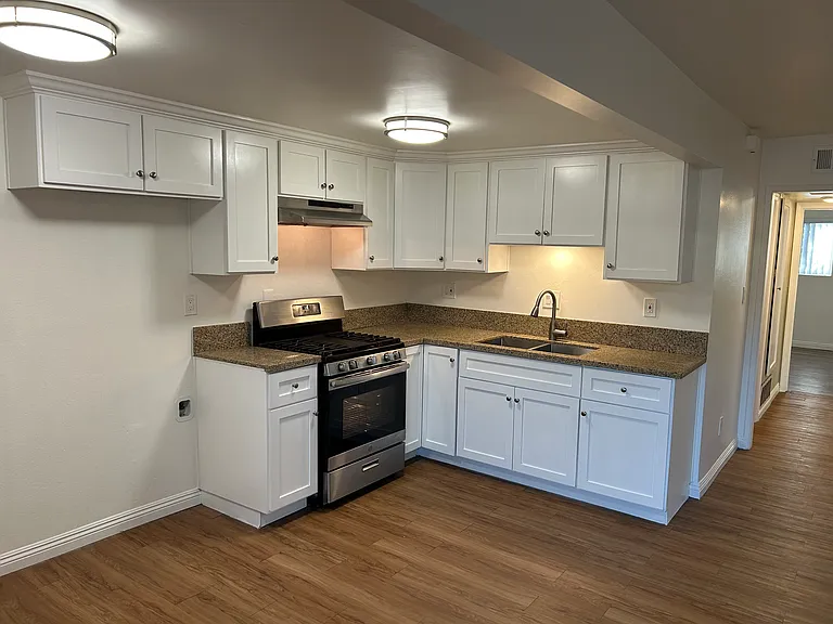 741 Shalimar Dr #B — Photo 1