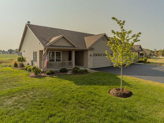 715 Yingling Dr Dixon Il 61021 Mls 11049365 Zillow