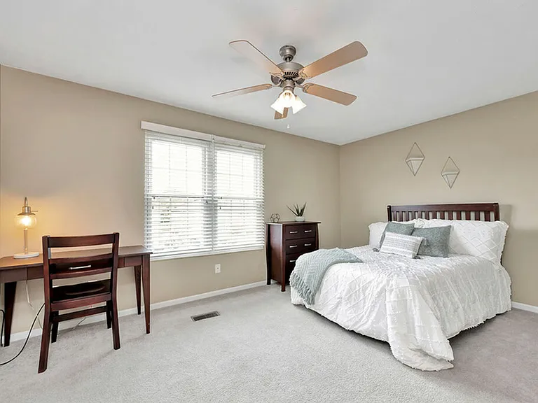 Spacious Bedroom with Ceiling Fan at The Commons Student Apartments in Oxford, OH