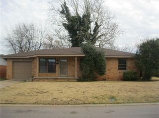 812 Shore Dr, Elk City, OK 73644