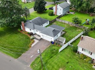 34 Roberts St, Windsor Locks, CT 06096