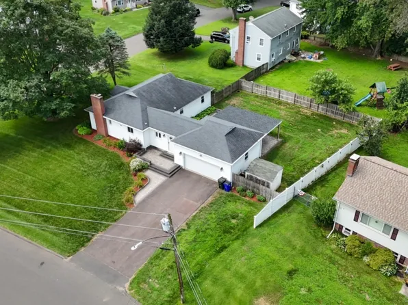 34 Roberts Street, Windsor Locks, CT 06096