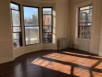 Rented by Avi Realty Manhattan