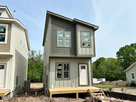 3rd image of 816A Carter Ave