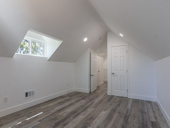 3rd image of 1737 Grove Rd