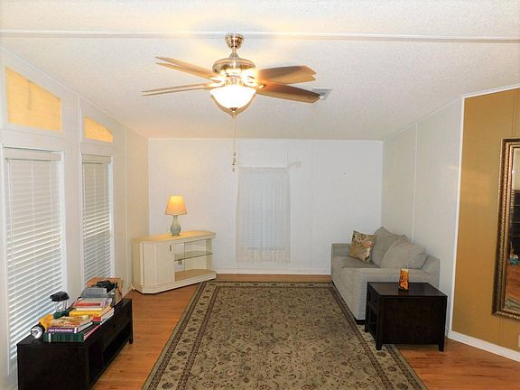 3rd image of 10904 Prairie Dr