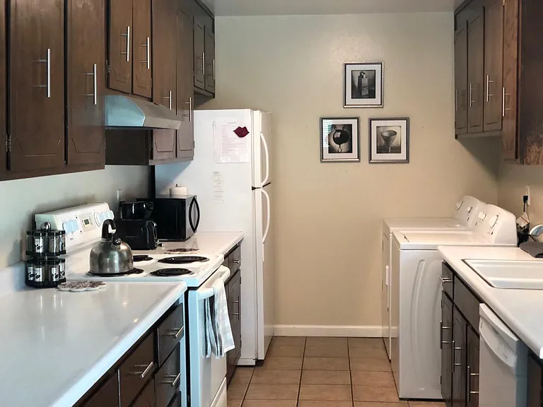 704 Christie Ct — Photo 11