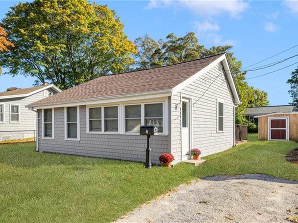 6 Douglas St, Jamestown, RI 02835