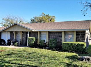 1106 Ann Dr, Ennis, TX 75119