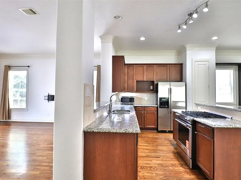 3257 Maxroy St — Photo 9