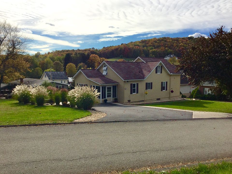 Driveway and river rock added in 2012